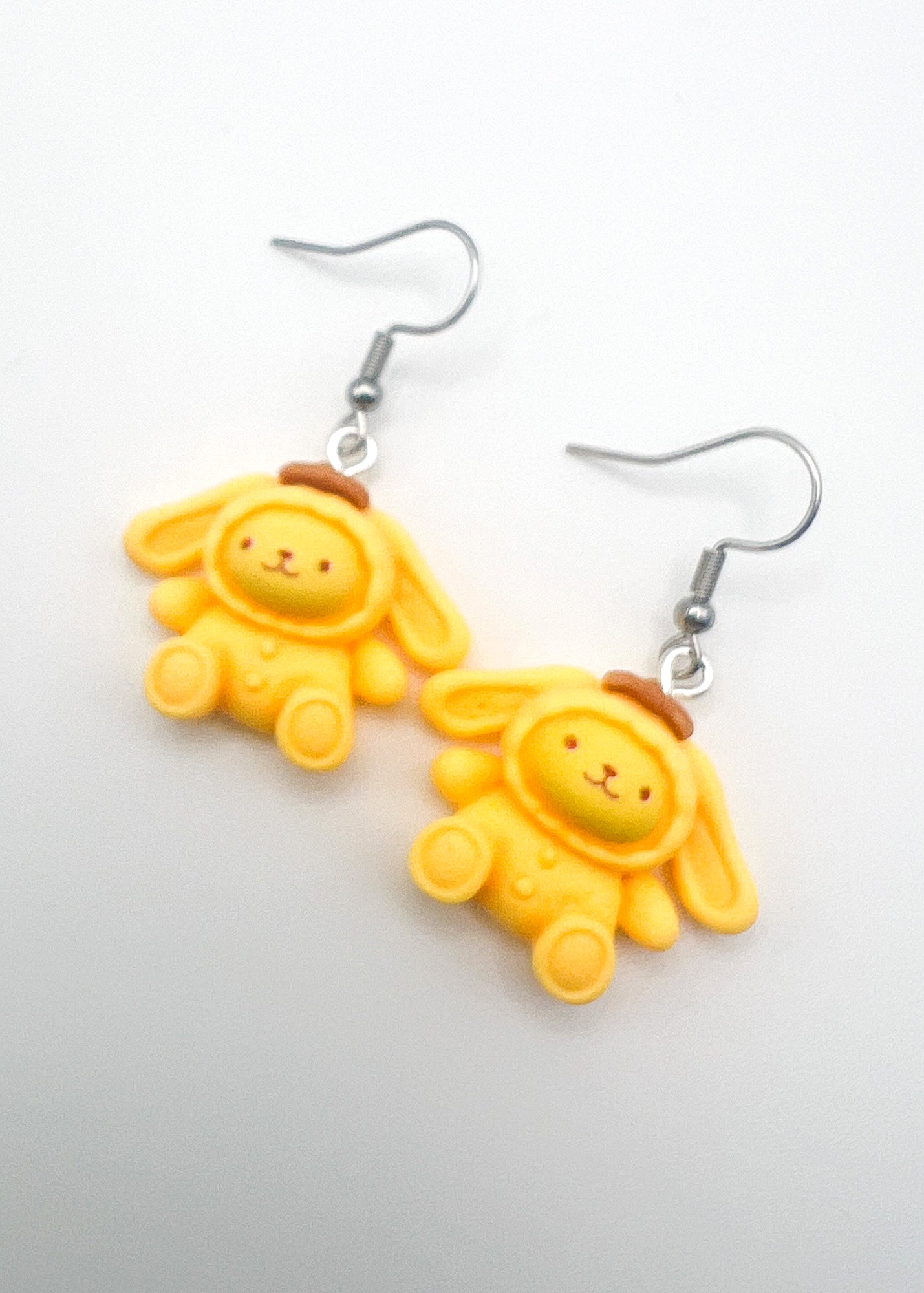 Sanrio Friends Earrings - Smol Pompompurin Snuggie